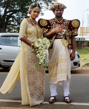 Traditional clothing of Sri Lanka. Sarong and sari - Nationalclothing.org