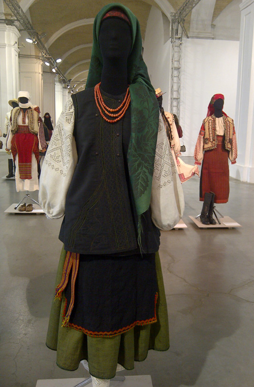 Traditional Ukrainian women's clothes 19th - early 20th century