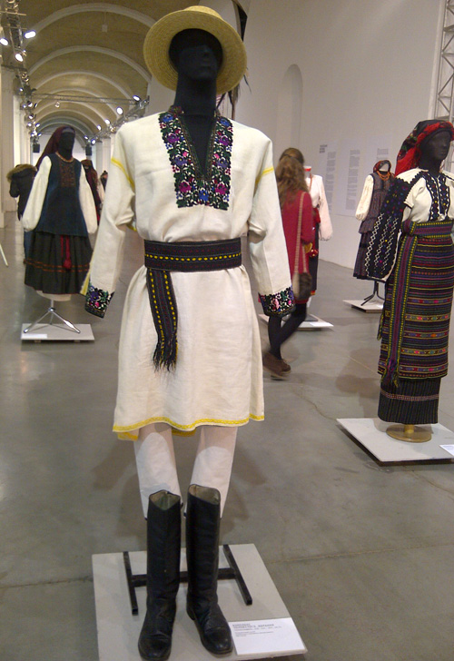 Traditional Ukrainian costumes 19th - early 20th century