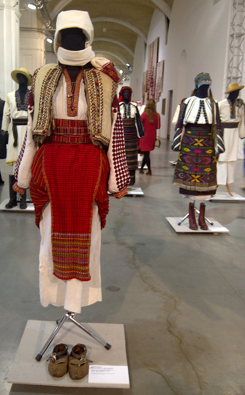 Traditional Ukrainian costumes 19th - early 20th century