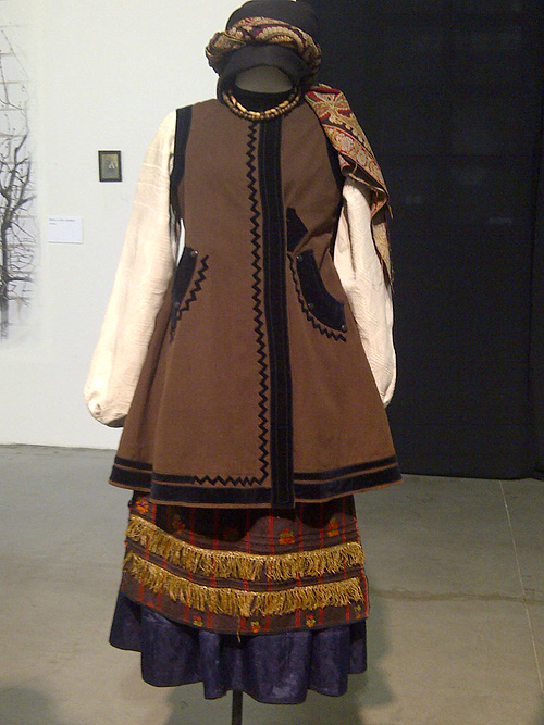 Ukrainian folk outfit of married woman 19th - early 20th century