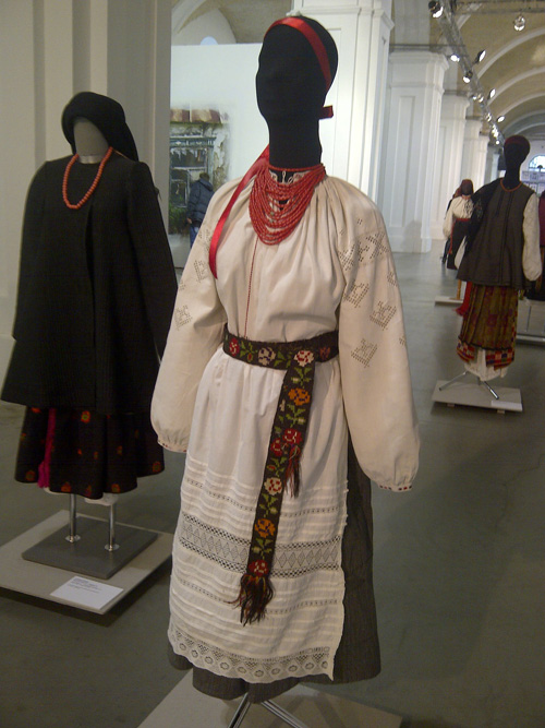 Ukrainian national outfit of unmarried maiden 19th - early 20th century