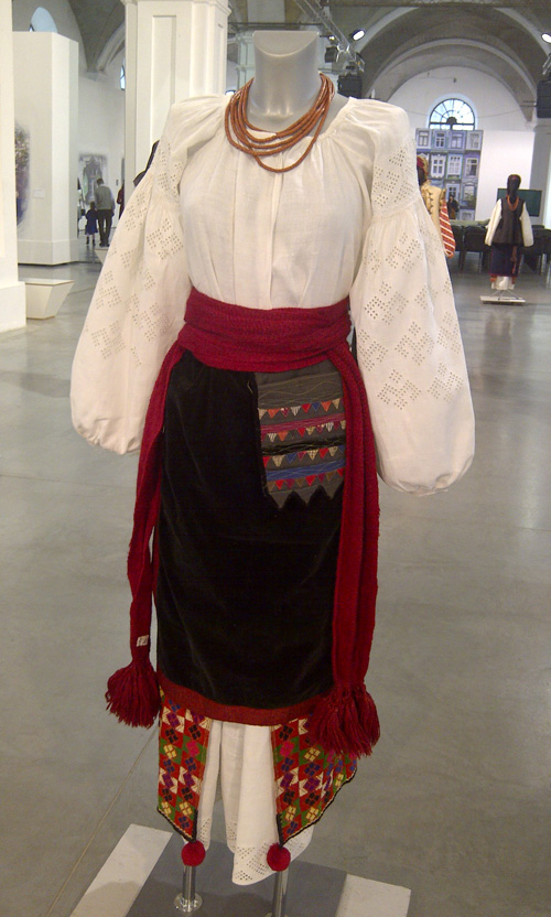 Ukrainian traditional outfit of unmarried maiden 19th - early 20th century