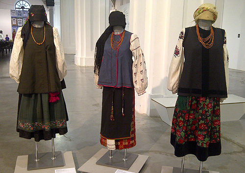 Ukrainian traditional female costumes 19th - early 20th century