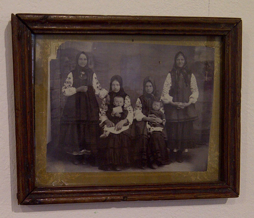 Old photos of Ukrainian national costumes