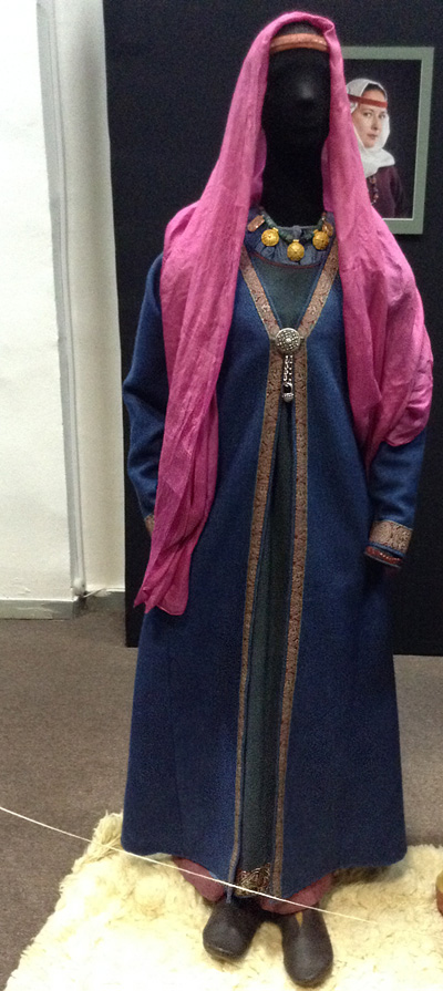 Reconstruction of clothes of wealthy woman from Kievan Rus 10th century