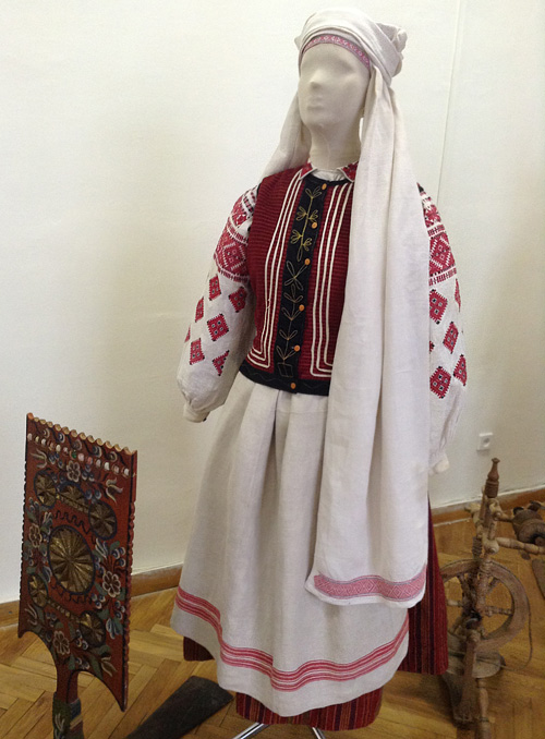 Female festive clothing from Volyn region of Ukraine late 19th century – early 20th century