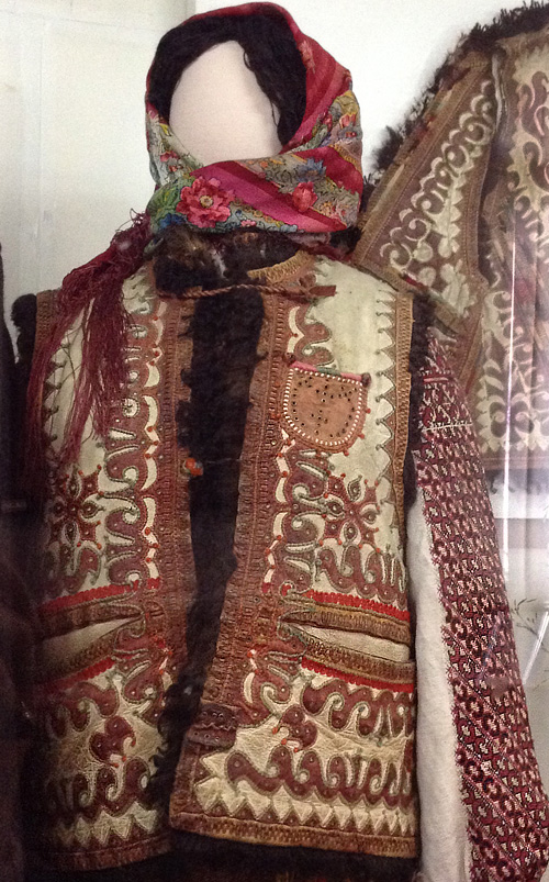 Traditional women's costume from Putyliv district Chernivtsi region of Ukraine late 19th century – early 20th century