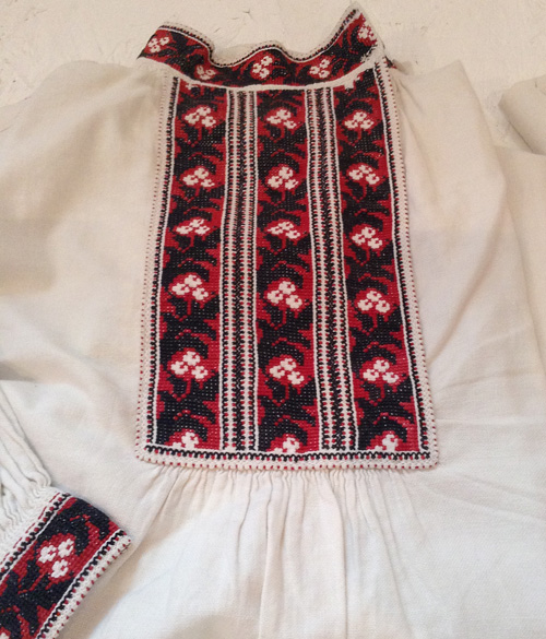 Embroidery design on men’s shirt from central regions of Ukraine