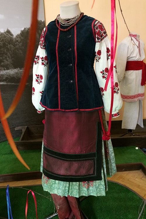 Traditional female clothing from Ukraine early 20th century