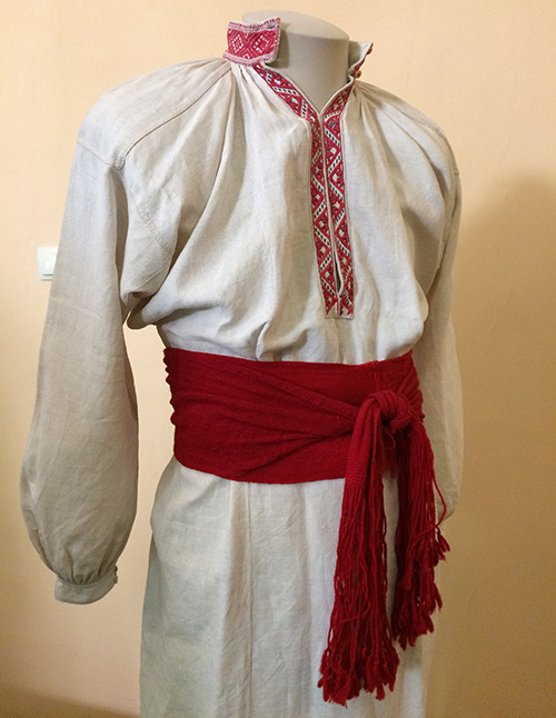 men's embroidered clothes from Ukraine early 20th century