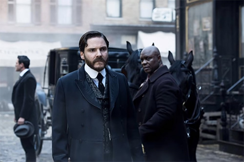 Stage costumes in TV crime series The Alienist