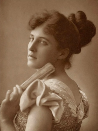 Vintage photos of women from Belle Époque