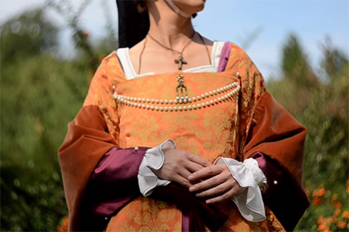 Tudor dress1