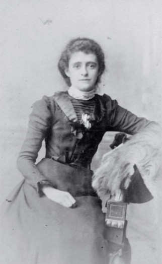 Real-life photos of Victorian-era women