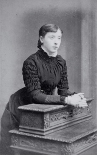 Real-life photos of Victorian-era women