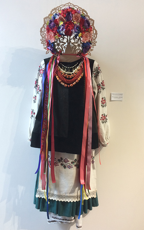Authentic bridal outfit from Poltava region (central Ukraine), the beginning of the 20th century