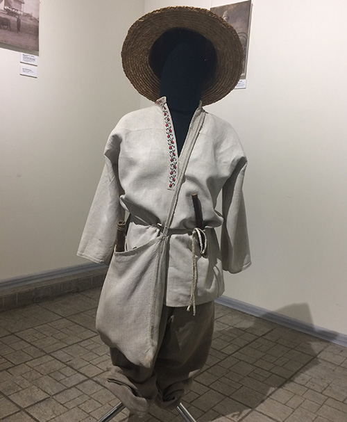 Outfit of little shepherd from Chyhyryn district, Cherkasy region (central Ukraine). The first half of the 20th century