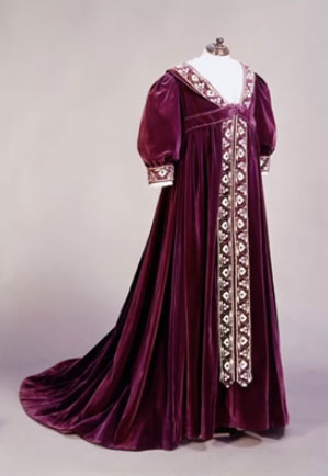 1895-1900 silk velvet tea gown