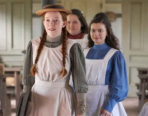 Show costumes in Canadian Anne with an E series