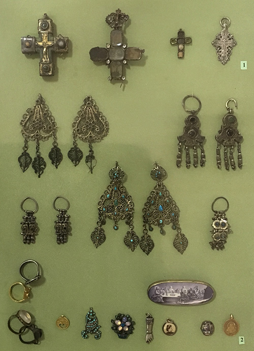 Variety of jewelry pieces from the 17th-18th century