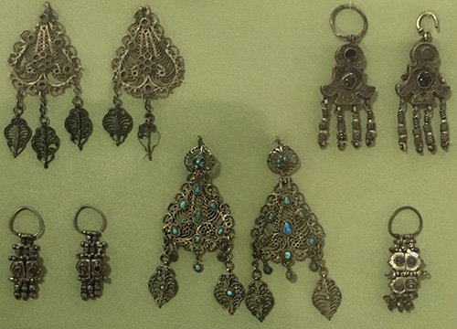 Variety of jewelry pieces from 17th-18th century