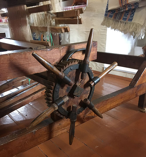 weaving on 150-year-old loom in Ukrainian museum