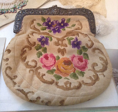Vintage clutch with fine clasp early 20th century