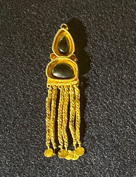 Jewels from burial of noble Sarmatian woman late 1st century