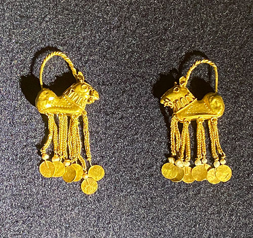 Jewels from burial of noble Sarmatian woman late 1st century