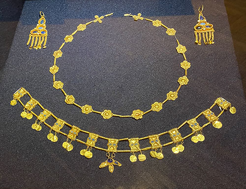 Jewels from burial of noble Sarmatian woman late 1st century
