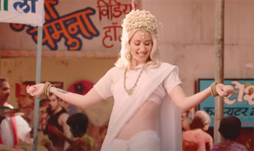 Indian sarees in Iggy Azalea Bounce music video 