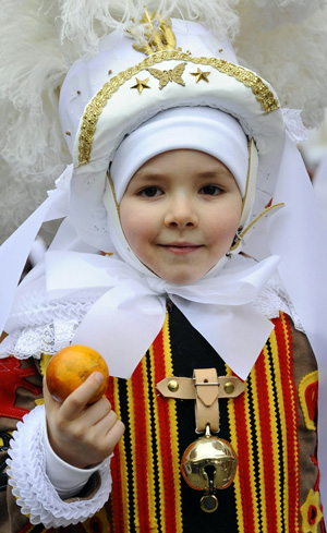 traditional-dress-in-Belgium.jpg