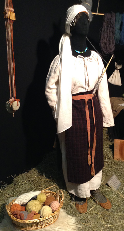 Clothes-of-a-peasant-woman.jpg