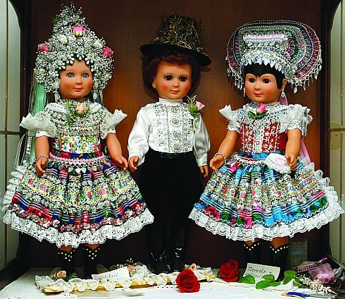 Slovak dolls.jpg