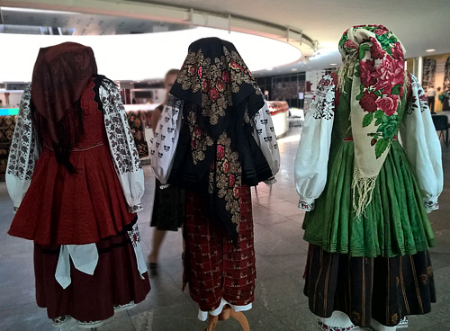 festive costumes of married women from Kyiv region central Ukraine