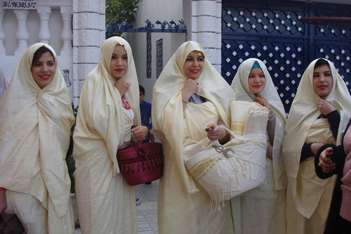 Women in sefseri scarves in modern Tunisia