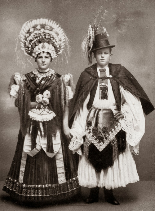 Hungarian wedding outfits the beginning of the 20th century