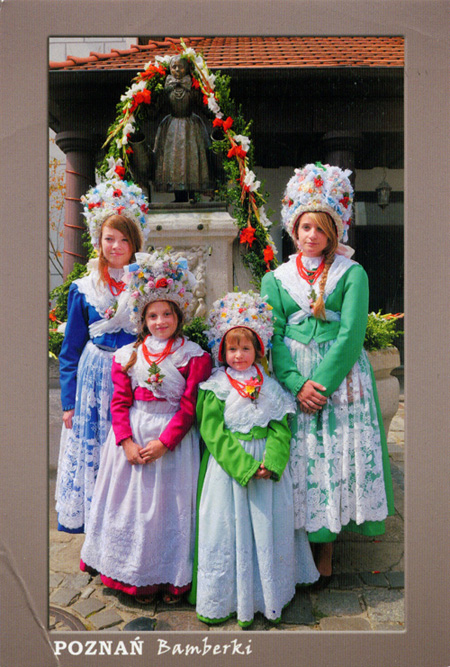 Polish postcard picturing young girls in traditional costumes of Greater Poland region