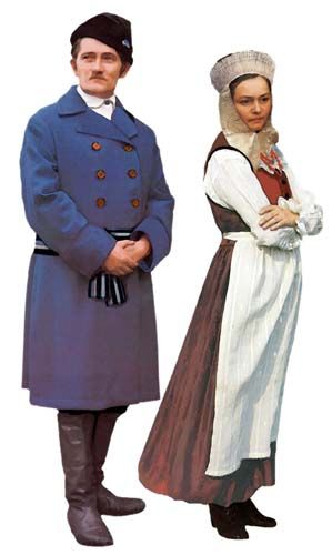 Man and woman in traditional outfits from Warmia