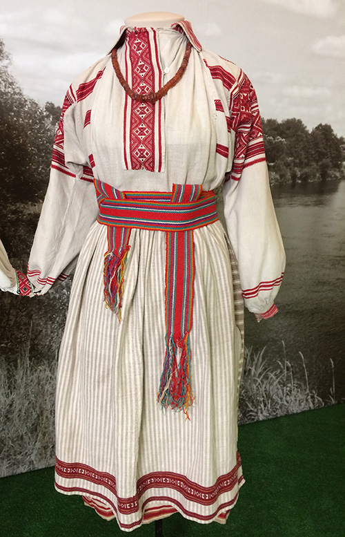 women’s clothing from Polissia area of Ukraine early 20th century