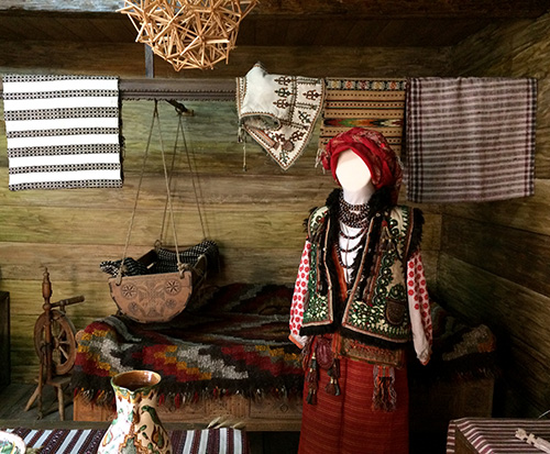 women’s clothing from Hutsul region of Ukraine early 20th century