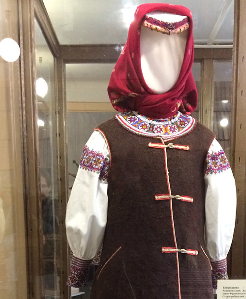 women’s clothing from Boyko region of Ukraine early 20th century