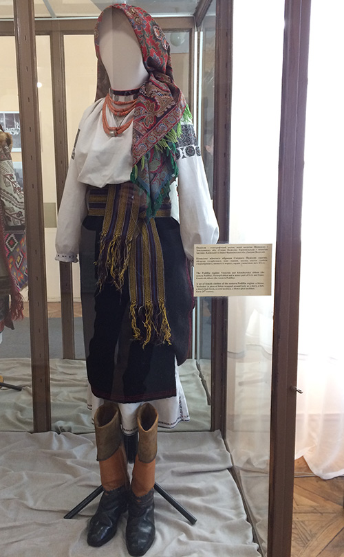 Female folk clothing from Ukraine early 20th century