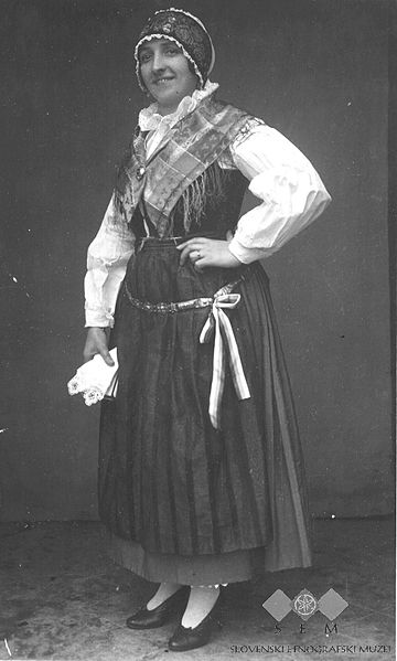Slovenian female clothing