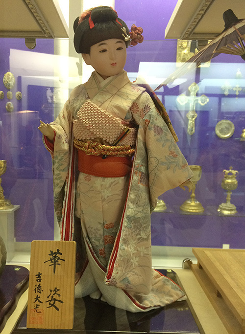 Japanese dolls wearing traditional clothing