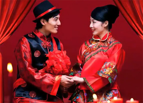 Wedding clothing with ethnic motifs from China