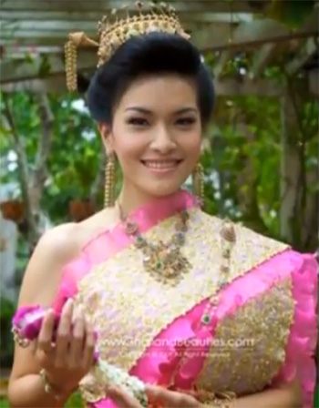 Chut Thai Chakkraphat Dress