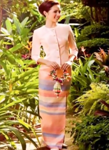 Chut Thai Ruean Ton Dress