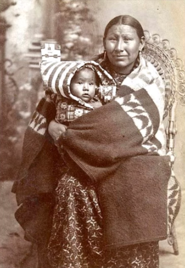 Winyan Tanka with her daughter Oglala Lakota tribe 1895